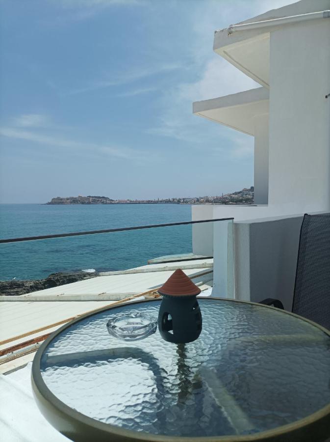 Beachfront Apartment 罗希姆诺 外观 照片
