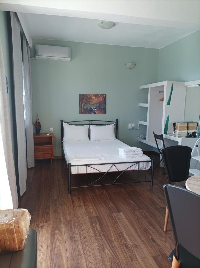 Beachfront Apartment 罗希姆诺 外观 照片