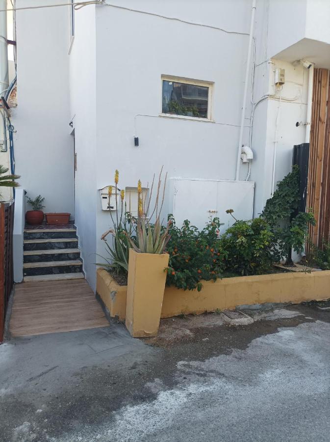 Beachfront Apartment 罗希姆诺 外观 照片