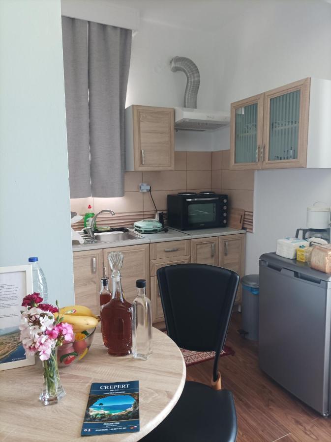 Beachfront Apartment 罗希姆诺 外观 照片