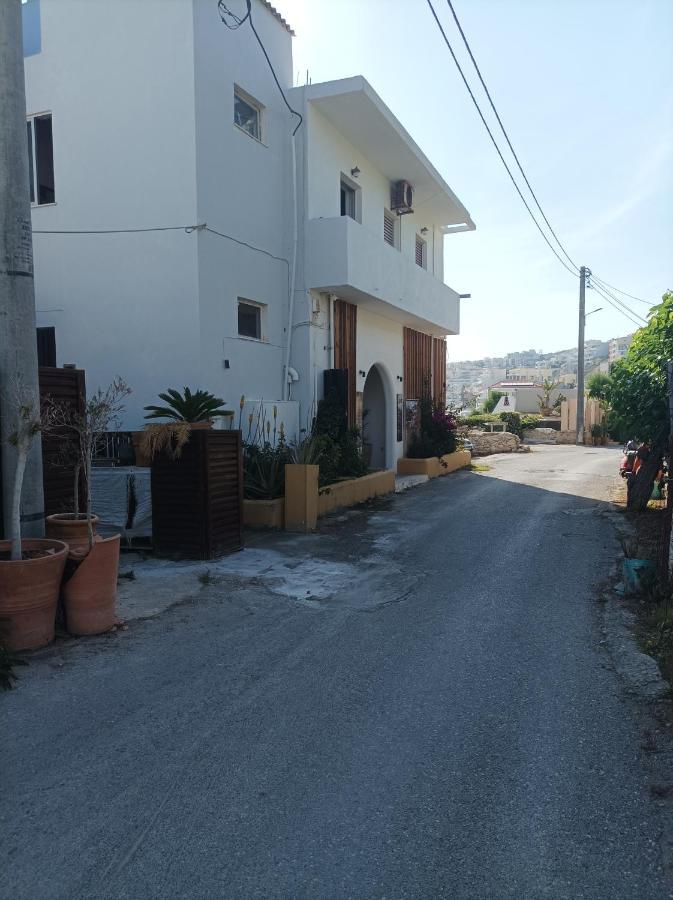 Beachfront Apartment 罗希姆诺 外观 照片
