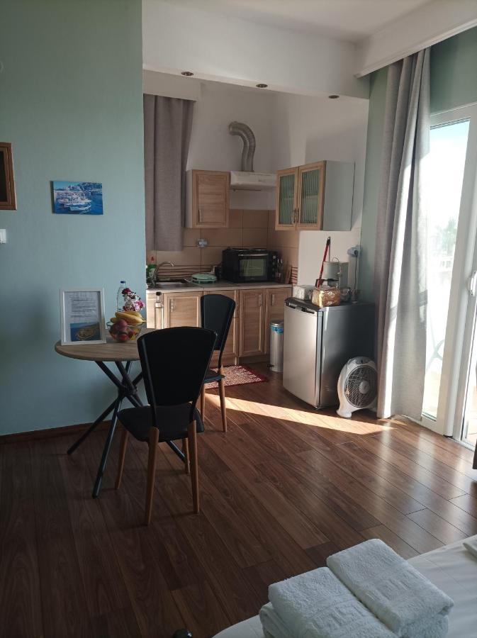 Beachfront Apartment 罗希姆诺 外观 照片
